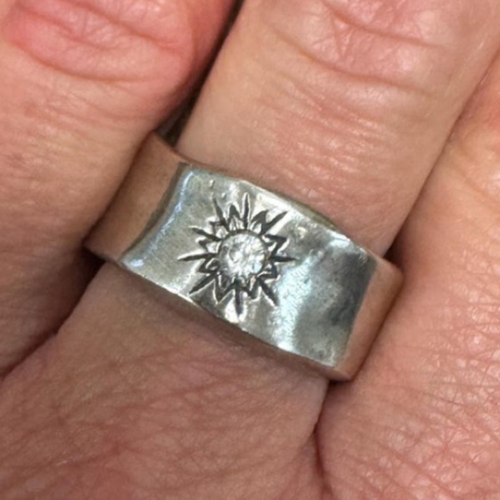 Lisa Leonard Sunburst Sterling Silver 3mm Diamond Engagement/Any Occasion Ring - Picture 3 of 3